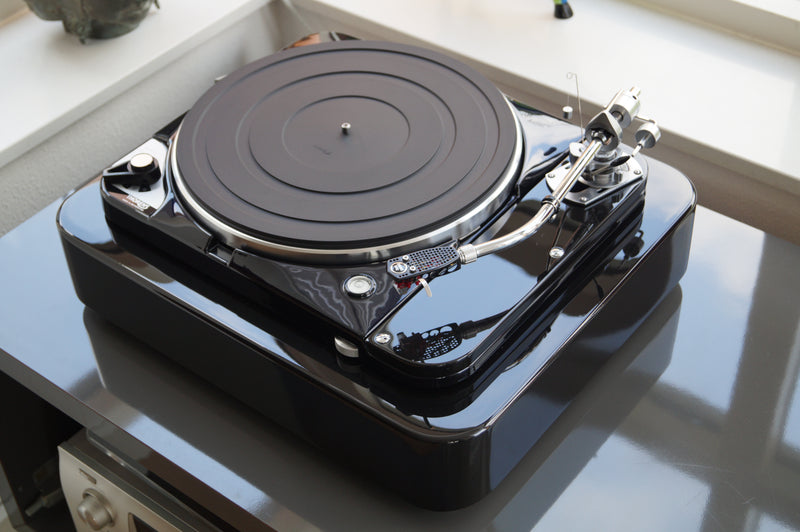 Thorens TD 124 MKII in Azuriteschwarz Metallic