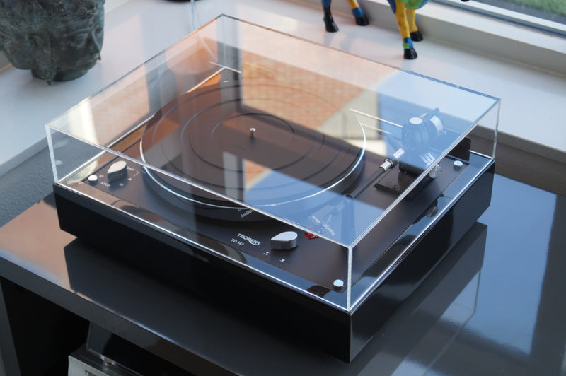 Thorens TD-147 in high gloss black